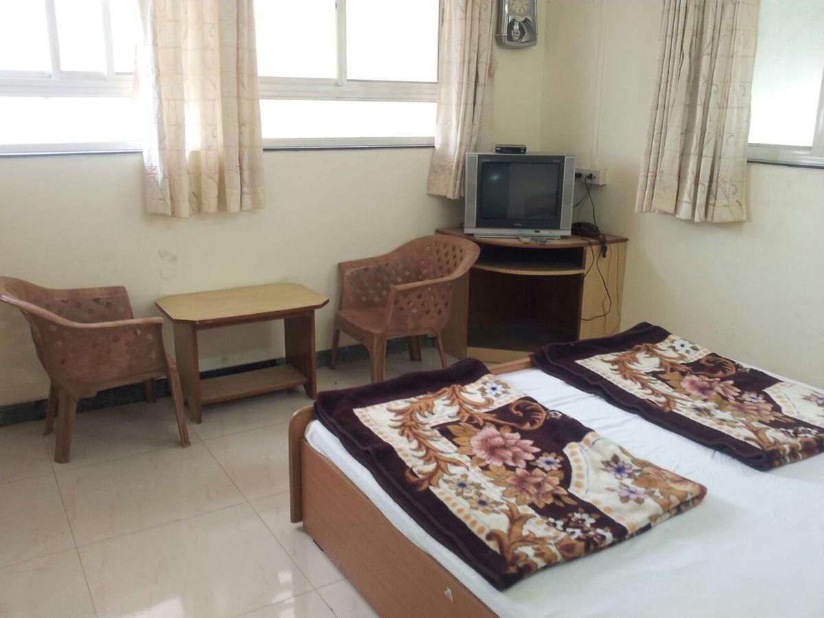 Sarang Lodging & Boarding Villa Satara Esterno foto
