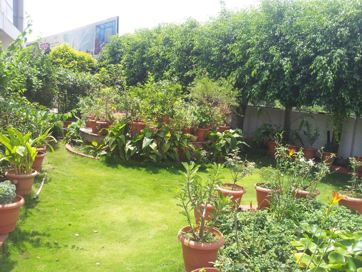Sarang Lodging & Boarding Villa Satara Esterno foto