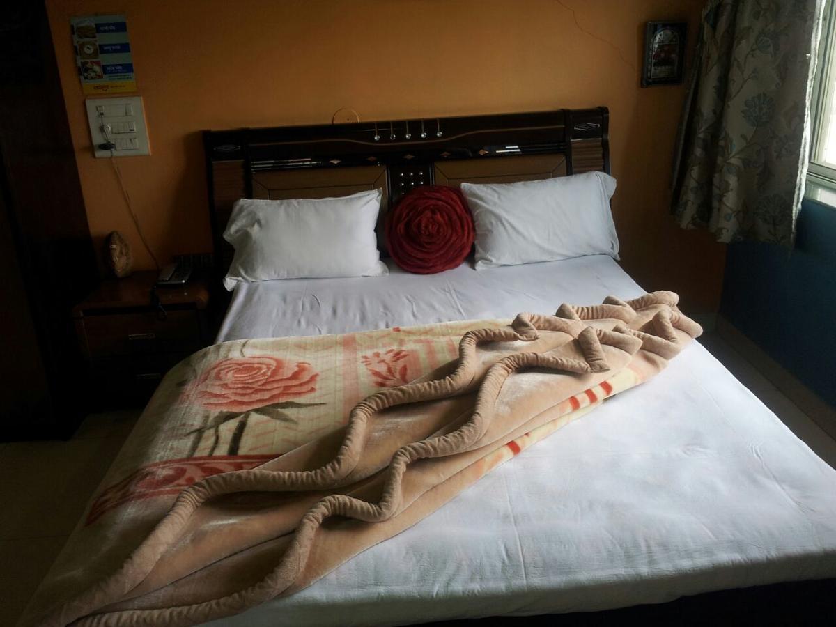 Sarang Lodging & Boarding Villa Satara Esterno foto