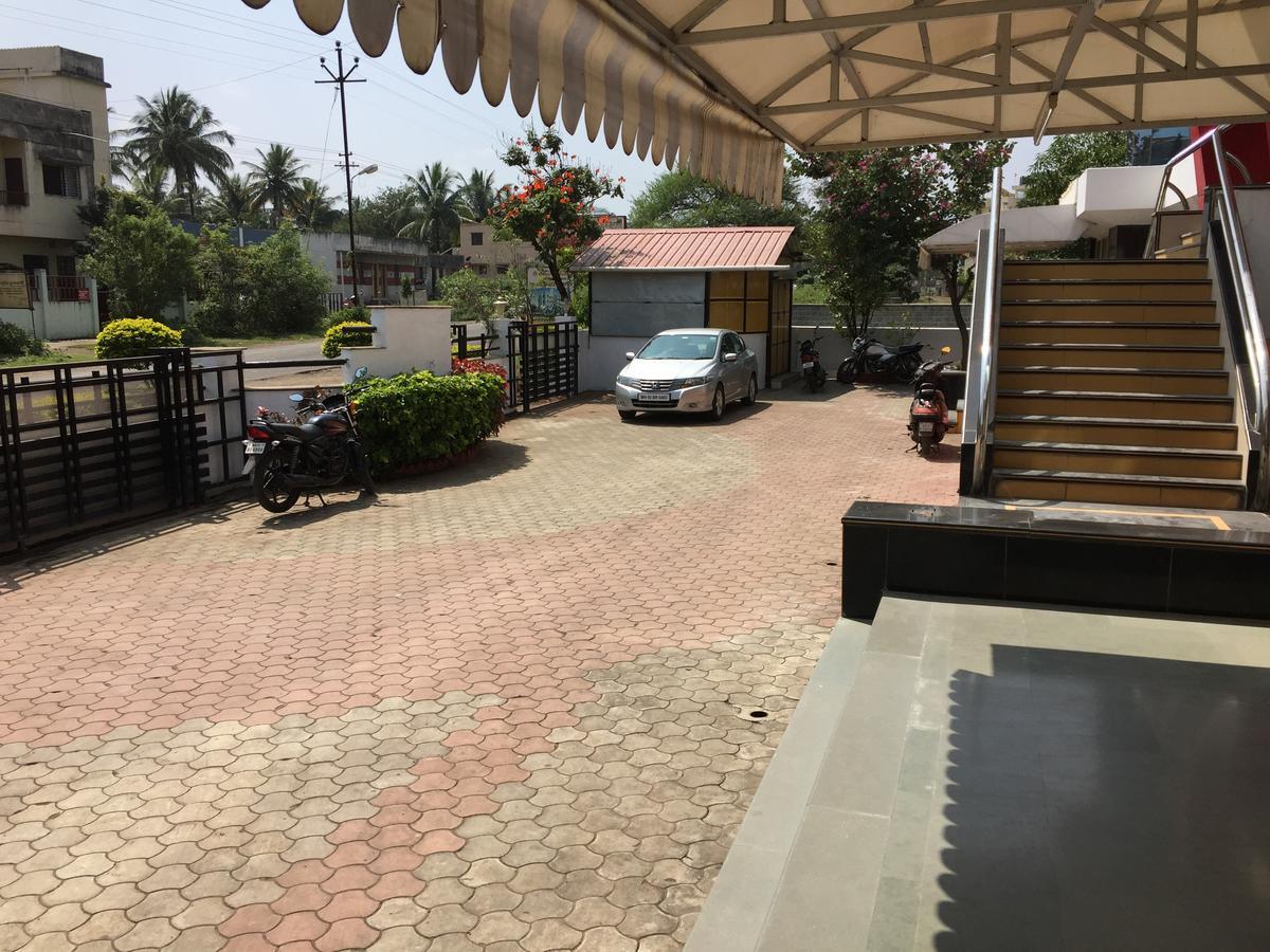 Sarang Lodging & Boarding Villa Satara Esterno foto