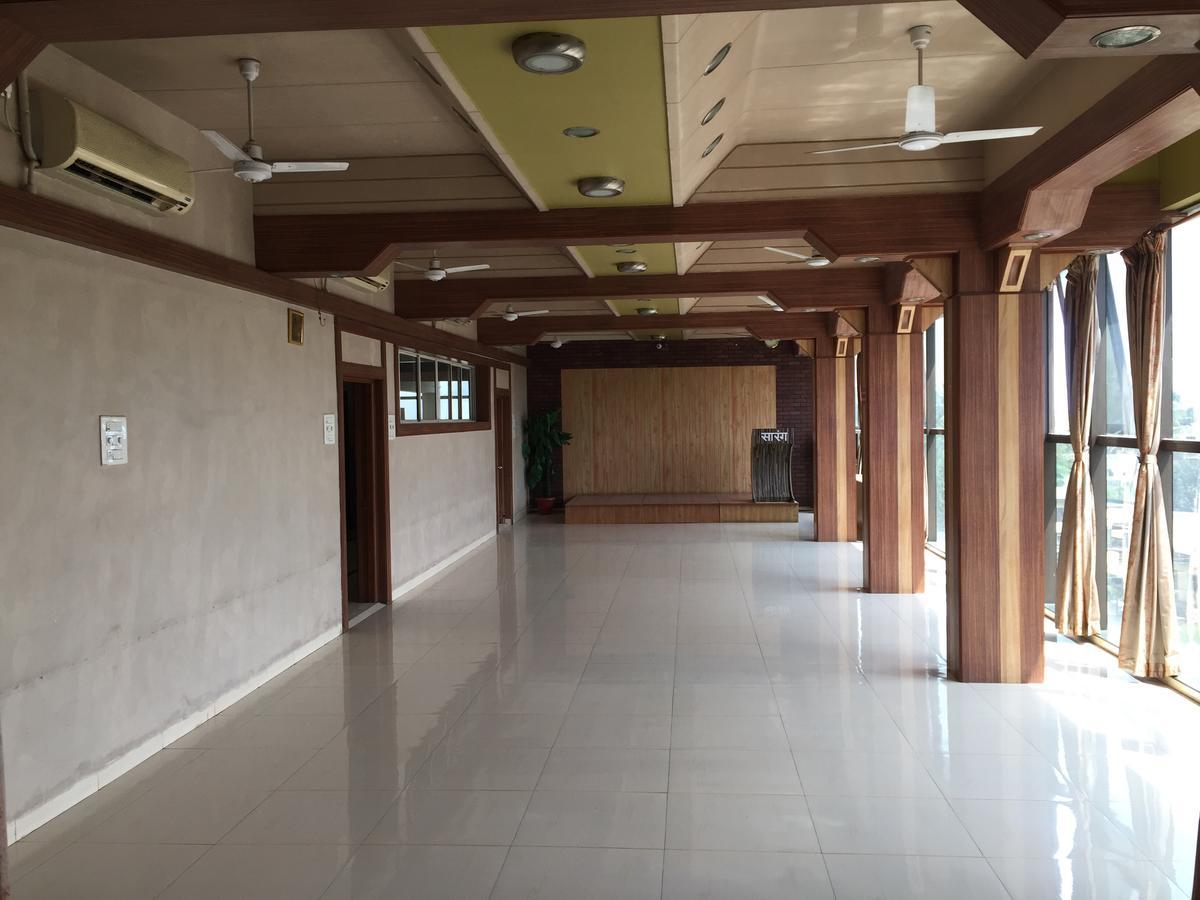 Sarang Lodging & Boarding Villa Satara Esterno foto