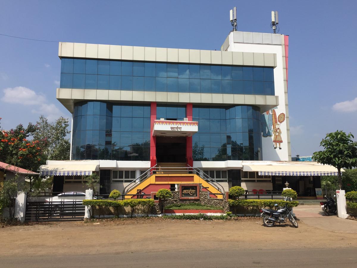 Sarang Lodging & Boarding Villa Satara Esterno foto