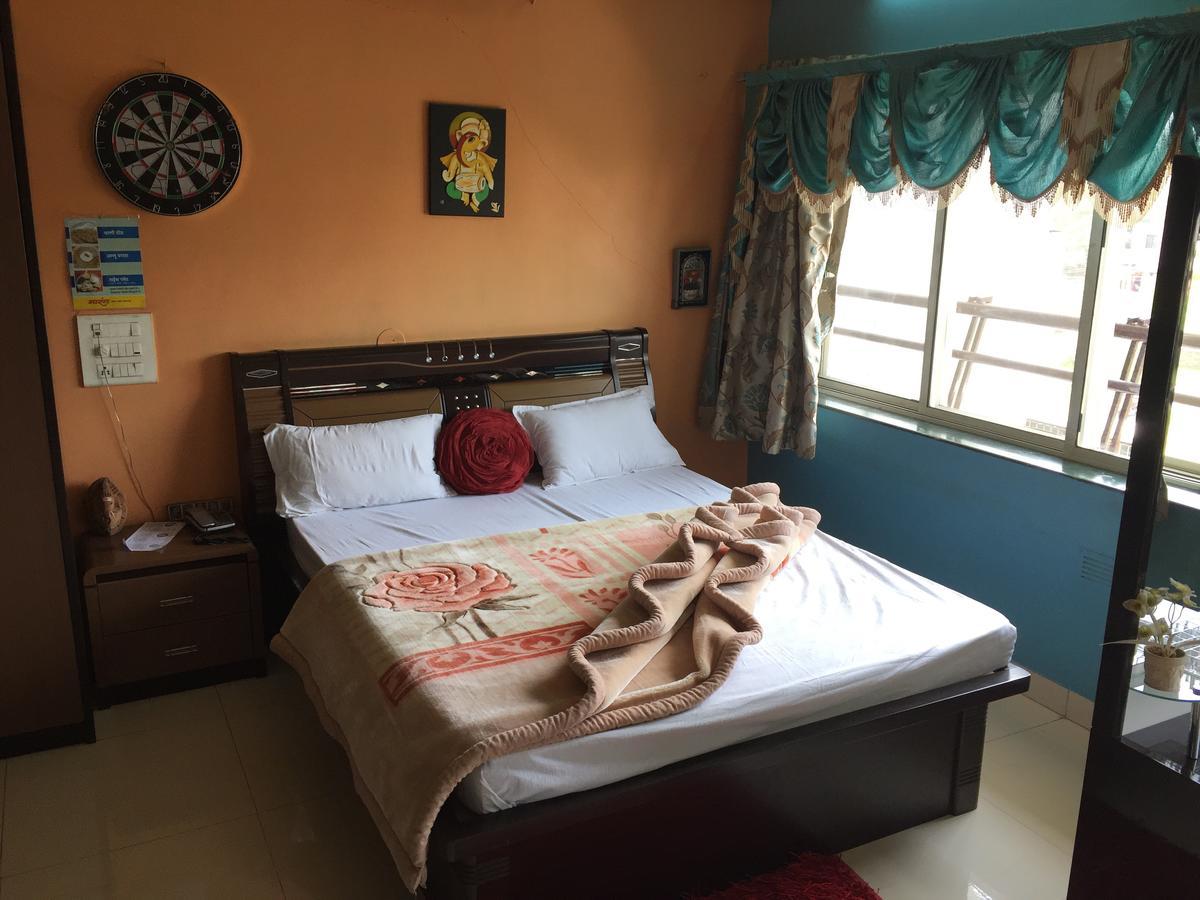 Sarang Lodging & Boarding Villa Satara Esterno foto